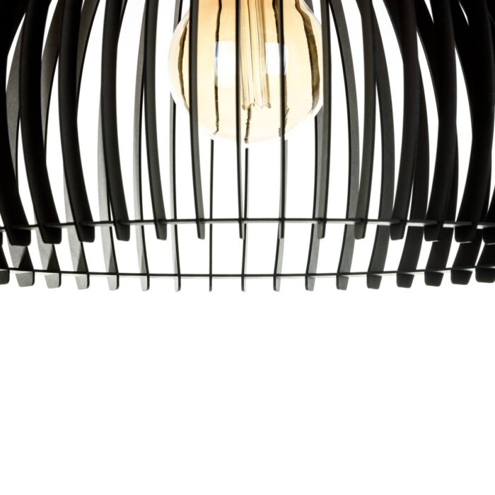 Houten hanglamp van Blij Design. Deze zwarte houten lamp Memphis heeft de volgende afmetingen: diameter 80 cm en hoogte 42 cm. Een design houten hanglamp uit de grote serie houten lampen van Blij Design. Zie ook de andere houten lampen van Blij Design in deze serie. Zoek op het woord Memphis. Blij Design is een Nederlands merk met handgemaakte designlampen.