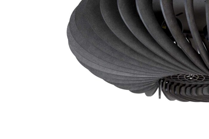 2-lichts. Deze zwarte houten lamp Swan is 13 cm hoog en heeft een doorsnede van 48 cm. Een design houten plafondlamp-plafonnier uit de grote serie houten lampen van Blij Design. Zie ook de andere houten lampen van Blij Design in deze serie. Zoek op het woord Swan. Blij Design is een Nederlands merk met handgemaakte designlampen.